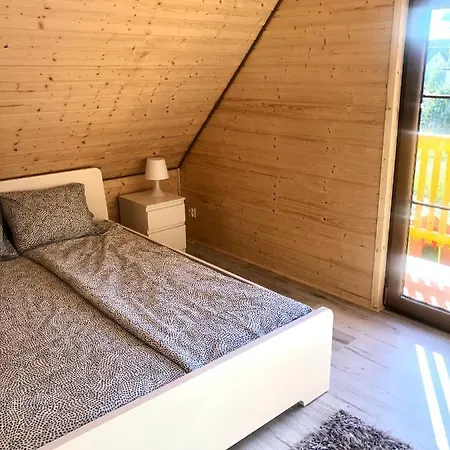 Lodge Hippalos Lux